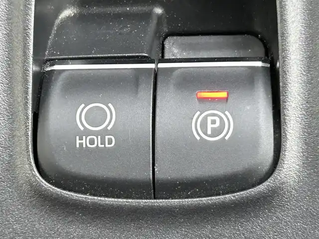 トヨタ カローラ スポーツ ハイブリッドG Z 静岡県 2021(令3)年 5.4万km プラチナホワイトパールマイカ トヨタセーフティーセンス/・プリクラッシュセーフティシステム/・レーントレーシングアシスト/・レーダークルーズコントロール/・オートマッチクハイビーム/・ロードサイドアシスト/純正９インチディスプレイオーディオ/インテリジェントクリアランスソナー/ドライブモードセレクト/・ECO.NORMAL・SPORT/丸形１灯式LEDヘッドランプ/LEDデイライト/LEDフロントフォグランプ/ルーフ同色ドアミラー/（電動オート格納/ヒーター/ウィンカーミラー）/225/40/R18インチ5本ツインスポーク/スポーツ/スェード＆レザー（レッド）/ビルトインETC/ステアリングスイッチ/シートヒーター(D席/N席）/前後社外ドライブレコーダー/ヘッドライトレベライザー