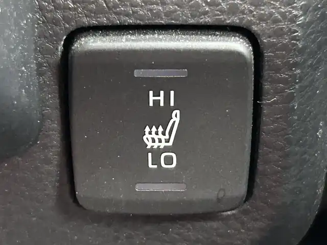 トヨタ カローラ スポーツ ハイブリッドG Z 静岡県 2021(令3)年 5.4万km プラチナホワイトパールマイカ トヨタセーフティーセンス/・プリクラッシュセーフティシステム/・レーントレーシングアシスト/・レーダークルーズコントロール/・オートマッチクハイビーム/・ロードサイドアシスト/純正９インチディスプレイオーディオ/インテリジェントクリアランスソナー/ドライブモードセレクト/・ECO.NORMAL・SPORT/丸形１灯式LEDヘッドランプ/LEDデイライト/LEDフロントフォグランプ/ルーフ同色ドアミラー/（電動オート格納/ヒーター/ウィンカーミラー）/225/40/R18インチ5本ツインスポーク/スポーツ/スェード＆レザー（レッド）/ビルトインETC/ステアリングスイッチ/シートヒーター(D席/N席）/前後社外ドライブレコーダー/ヘッドライトレベライザー