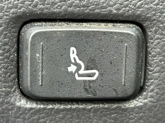 トヨタ カローラ スポーツ ハイブリッドG Z 静岡県 2021(令3)年 5.4万km プラチナホワイトパールマイカ トヨタセーフティーセンス/・プリクラッシュセーフティシステム/・レーントレーシングアシスト/・レーダークルーズコントロール/・オートマッチクハイビーム/・ロードサイドアシスト/純正９インチディスプレイオーディオ/インテリジェントクリアランスソナー/ドライブモードセレクト/・ECO.NORMAL・SPORT/丸形１灯式LEDヘッドランプ/LEDデイライト/LEDフロントフォグランプ/ルーフ同色ドアミラー/（電動オート格納/ヒーター/ウィンカーミラー）/225/40/R18インチ5本ツインスポーク/スポーツ/スェード＆レザー（レッド）/ビルトインETC/ステアリングスイッチ/シートヒーター(D席/N席）/前後社外ドライブレコーダー/ヘッドライトレベライザー