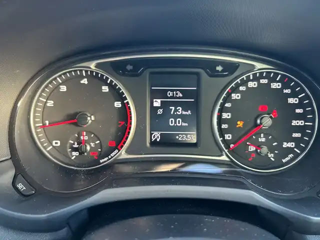 アウディ Ａ１ スポーツバック 1．4TFSI 神奈川県 2013(平25)年 7.6万km グレイシアホワイトメタリック 純正SDナビ（Q3MMi）/Bluetooth/CD/DVD/ワンセグ/プッシュスタート/スマートキー/純正１５インチアルミホイール/純正フロアマット/スペアキー/電動格納ミラー/フォグランプアイドリングストップ/ビルトインETC/取扱説明書/記録簿/横滑り防止装置