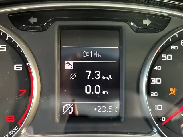 アウディ Ａ１ スポーツバック 1．4TFSI 神奈川県 2013(平25)年 7.6万km グレイシアホワイトメタリック 純正SDナビ（Q3MMi）/Bluetooth/CD/DVD/ワンセグ/プッシュスタート/スマートキー/純正１５インチアルミホイール/純正フロアマット/スペアキー/電動格納ミラー/フォグランプアイドリングストップ/ビルトインETC/取扱説明書/記録簿/横滑り防止装置