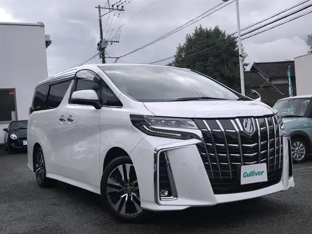 トヨタ アルファード S Cパッケージ 熊本県 2022(令4)年 1.8万km ホワイトパールクリスタルシャイン ワンオーナー/サンルーフ/純正ナビ/【フルセグTV/Bluetooth/CD/DVD】/バックカメラ/デジタルインナーミラー/フリップダウンモニター/両側パワースライドドア/レーダークルーズコントロール/プリクラッシュセーフティー/レーンキープアシスト/パーキングサポートブレーキ/リアクロストラフィックアラート/ブラインドスポットモニター/ロードサインアシスト/ブレーキホールド/ブラックレザーシート/1・2列目パワーシート/前席シートヒーター/エアシート/オートLEDライト/オートハイビーム/ウィンカーミラー/純正18インチAW/100Vアダプタ/革巻きステアリング/ステアリングスイッチ/ステアリングヒーター/プッシュスタート/スマートキー/ETC/社外フロアマット/純正ドアバイザー/保証書/取扱説明書/スペアキー