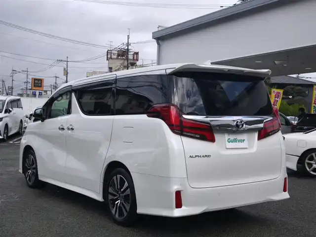 トヨタ アルファード S Cパッケージ 熊本県 2022(令4)年 1.8万km ホワイトパールクリスタルシャイン ワンオーナー/サンルーフ/純正ナビ/【フルセグTV/Bluetooth/CD/DVD】/バックカメラ/デジタルインナーミラー/フリップダウンモニター/両側パワースライドドア/レーダークルーズコントロール/プリクラッシュセーフティー/レーンキープアシスト/パーキングサポートブレーキ/リアクロストラフィックアラート/ブラインドスポットモニター/ロードサインアシスト/ブレーキホールド/ブラックレザーシート/1・2列目パワーシート/前席シートヒーター/エアシート/オートLEDライト/オートハイビーム/ウィンカーミラー/純正18インチAW/100Vアダプタ/革巻きステアリング/ステアリングスイッチ/ステアリングヒーター/プッシュスタート/スマートキー/ETC/社外フロアマット/純正ドアバイザー/保証書/取扱説明書/スペアキー