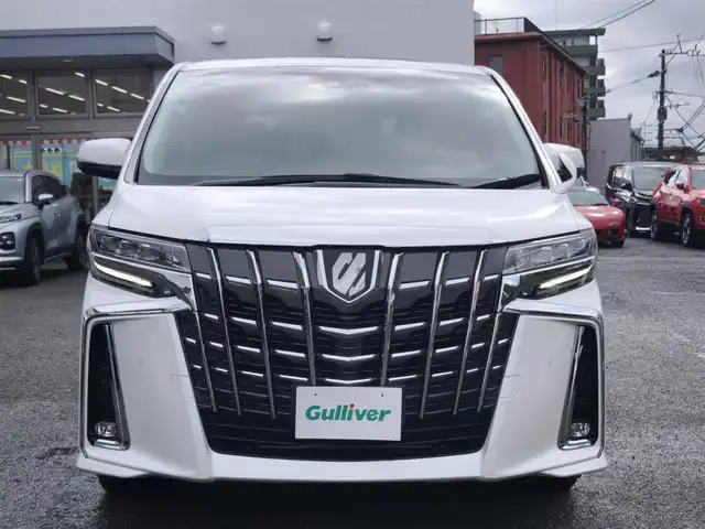 トヨタ アルファード S Cパッケージ 熊本県 2022(令4)年 1.8万km ホワイトパールクリスタルシャイン ワンオーナー/サンルーフ/純正ナビ/【フルセグTV/Bluetooth/CD/DVD】/バックカメラ/デジタルインナーミラー/フリップダウンモニター/両側パワースライドドア/レーダークルーズコントロール/プリクラッシュセーフティー/レーンキープアシスト/パーキングサポートブレーキ/リアクロストラフィックアラート/ブラインドスポットモニター/ロードサインアシスト/ブレーキホールド/ブラックレザーシート/1・2列目パワーシート/前席シートヒーター/エアシート/オートLEDライト/オートハイビーム/ウィンカーミラー/純正18インチAW/100Vアダプタ/革巻きステアリング/ステアリングスイッチ/ステアリングヒーター/プッシュスタート/スマートキー/ETC/社外フロアマット/純正ドアバイザー/保証書/取扱説明書/スペアキー