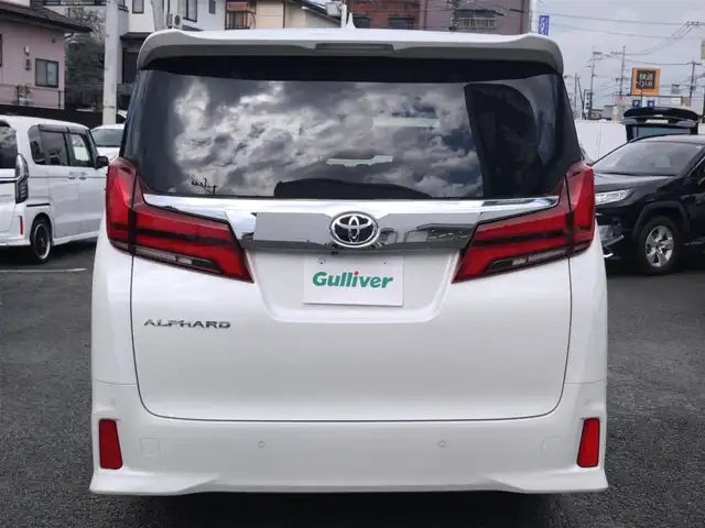 トヨタ アルファード S Cパッケージ 熊本県 2022(令4)年 1.8万km ホワイトパールクリスタルシャイン ワンオーナー/サンルーフ/純正ナビ/【フルセグTV/Bluetooth/CD/DVD】/バックカメラ/デジタルインナーミラー/フリップダウンモニター/両側パワースライドドア/レーダークルーズコントロール/プリクラッシュセーフティー/レーンキープアシスト/パーキングサポートブレーキ/リアクロストラフィックアラート/ブラインドスポットモニター/ロードサインアシスト/ブレーキホールド/ブラックレザーシート/1・2列目パワーシート/前席シートヒーター/エアシート/オートLEDライト/オートハイビーム/ウィンカーミラー/純正18インチAW/100Vアダプタ/革巻きステアリング/ステアリングスイッチ/ステアリングヒーター/プッシュスタート/スマートキー/ETC/社外フロアマット/純正ドアバイザー/保証書/取扱説明書/スペアキー