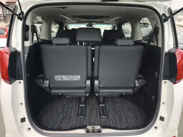 トヨタ アルファード S Cパッケージ 熊本県 2022(令4)年 1.8万km ホワイトパールクリスタルシャイン ワンオーナー/サンルーフ/純正ナビ/【フルセグTV/Bluetooth/CD/DVD】/バックカメラ/デジタルインナーミラー/フリップダウンモニター/両側パワースライドドア/レーダークルーズコントロール/プリクラッシュセーフティー/レーンキープアシスト/パーキングサポートブレーキ/リアクロストラフィックアラート/ブラインドスポットモニター/ロードサインアシスト/ブレーキホールド/ブラックレザーシート/1・2列目パワーシート/前席シートヒーター/エアシート/オートLEDライト/オートハイビーム/ウィンカーミラー/純正18インチAW/100Vアダプタ/革巻きステアリング/ステアリングスイッチ/ステアリングヒーター/プッシュスタート/スマートキー/ETC/社外フロアマット/純正ドアバイザー/保証書/取扱説明書/スペアキー