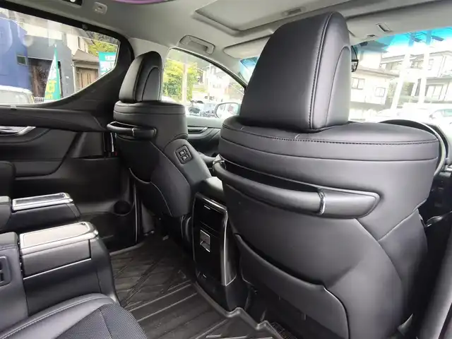 トヨタ アルファード S Cパッケージ 熊本県 2022(令4)年 1.8万km ホワイトパールクリスタルシャイン ワンオーナー/サンルーフ/純正ナビ/【フルセグTV/Bluetooth/CD/DVD】/バックカメラ/デジタルインナーミラー/フリップダウンモニター/両側パワースライドドア/レーダークルーズコントロール/プリクラッシュセーフティー/レーンキープアシスト/パーキングサポートブレーキ/リアクロストラフィックアラート/ブラインドスポットモニター/ロードサインアシスト/ブレーキホールド/ブラックレザーシート/1・2列目パワーシート/前席シートヒーター/エアシート/オートLEDライト/オートハイビーム/ウィンカーミラー/純正18インチAW/100Vアダプタ/革巻きステアリング/ステアリングスイッチ/ステアリングヒーター/プッシュスタート/スマートキー/ETC/社外フロアマット/純正ドアバイザー/保証書/取扱説明書/スペアキー