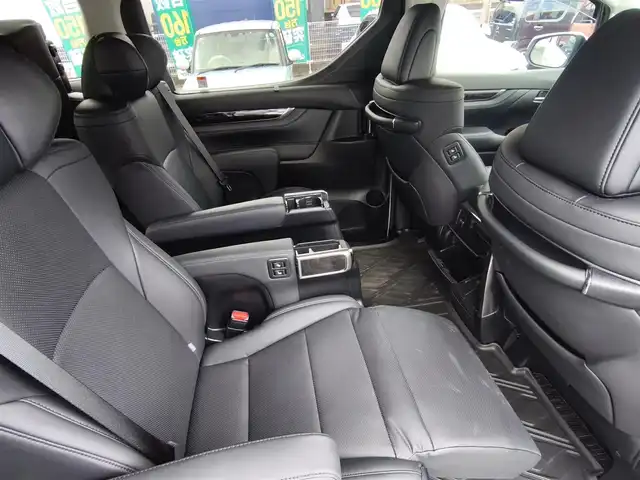 トヨタ アルファード S Cパッケージ 熊本県 2022(令4)年 1.8万km ホワイトパールクリスタルシャイン ワンオーナー/サンルーフ/純正ナビ/【フルセグTV/Bluetooth/CD/DVD】/バックカメラ/デジタルインナーミラー/フリップダウンモニター/両側パワースライドドア/レーダークルーズコントロール/プリクラッシュセーフティー/レーンキープアシスト/パーキングサポートブレーキ/リアクロストラフィックアラート/ブラインドスポットモニター/ロードサインアシスト/ブレーキホールド/ブラックレザーシート/1・2列目パワーシート/前席シートヒーター/エアシート/オートLEDライト/オートハイビーム/ウィンカーミラー/純正18インチAW/100Vアダプタ/革巻きステアリング/ステアリングスイッチ/ステアリングヒーター/プッシュスタート/スマートキー/ETC/社外フロアマット/純正ドアバイザー/保証書/取扱説明書/スペアキー