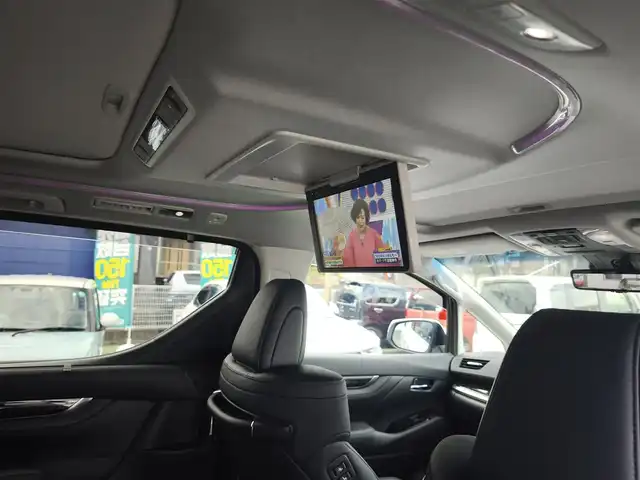 トヨタ アルファード S Cパッケージ 熊本県 2022(令4)年 1.8万km ホワイトパールクリスタルシャイン ワンオーナー/サンルーフ/純正ナビ/【フルセグTV/Bluetooth/CD/DVD】/バックカメラ/デジタルインナーミラー/フリップダウンモニター/両側パワースライドドア/レーダークルーズコントロール/プリクラッシュセーフティー/レーンキープアシスト/パーキングサポートブレーキ/リアクロストラフィックアラート/ブラインドスポットモニター/ロードサインアシスト/ブレーキホールド/ブラックレザーシート/1・2列目パワーシート/前席シートヒーター/エアシート/オートLEDライト/オートハイビーム/ウィンカーミラー/純正18インチAW/100Vアダプタ/革巻きステアリング/ステアリングスイッチ/ステアリングヒーター/プッシュスタート/スマートキー/ETC/社外フロアマット/純正ドアバイザー/保証書/取扱説明書/スペアキー