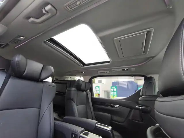 トヨタ アルファード S Cパッケージ 熊本県 2022(令4)年 1.8万km ホワイトパールクリスタルシャイン ワンオーナー/サンルーフ/純正ナビ/【フルセグTV/Bluetooth/CD/DVD】/バックカメラ/デジタルインナーミラー/フリップダウンモニター/両側パワースライドドア/レーダークルーズコントロール/プリクラッシュセーフティー/レーンキープアシスト/パーキングサポートブレーキ/リアクロストラフィックアラート/ブラインドスポットモニター/ロードサインアシスト/ブレーキホールド/ブラックレザーシート/1・2列目パワーシート/前席シートヒーター/エアシート/オートLEDライト/オートハイビーム/ウィンカーミラー/純正18インチAW/100Vアダプタ/革巻きステアリング/ステアリングスイッチ/ステアリングヒーター/プッシュスタート/スマートキー/ETC/社外フロアマット/純正ドアバイザー/保証書/取扱説明書/スペアキー