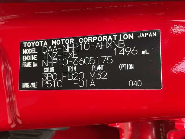 トヨタ アクア S 岐阜県 2017(平29)年 1.4万km スーパーレッドⅤ 純正SDナビ/CD/DVD/Bluetooth/フルセグTV/バックカメラ/寒冷地仕様/トラクションコントロール/車両安定性制御システム/電動格納ミラー/社外15インチアルミホイール/ドアバイザー