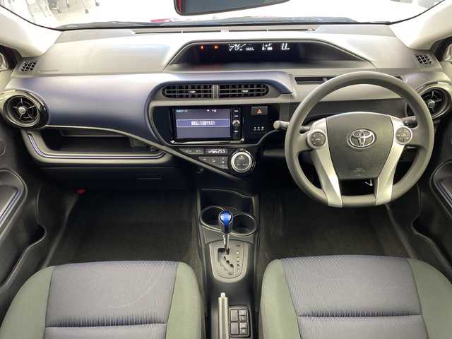 トヨタ アクア S 岐阜県 2017(平29)年 1.4万km スーパーレッドⅤ 純正SDナビ/CD/DVD/Bluetooth/フルセグTV/バックカメラ/寒冷地仕様/トラクションコントロール/車両安定性制御システム/電動格納ミラー/社外15インチアルミホイール/ドアバイザー