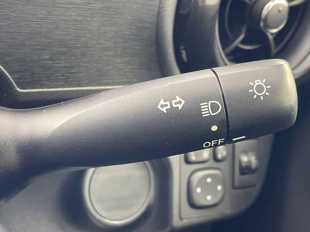 トヨタ アクア S 岐阜県 2017(平29)年 1.4万km スーパーレッドⅤ 純正SDナビ/CD/DVD/Bluetooth/フルセグTV/バックカメラ/寒冷地仕様/トラクションコントロール/車両安定性制御システム/電動格納ミラー/社外15インチアルミホイール/ドアバイザー