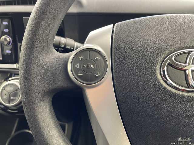 トヨタ アクア S 岐阜県 2017(平29)年 1.4万km スーパーレッドⅤ 純正SDナビ/CD/DVD/Bluetooth/フルセグTV/バックカメラ/寒冷地仕様/トラクションコントロール/車両安定性制御システム/電動格納ミラー/社外15インチアルミホイール/ドアバイザー