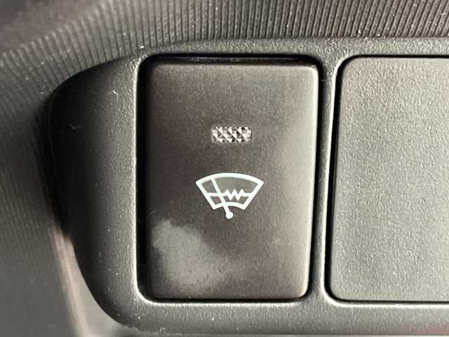 トヨタ アクア S 岐阜県 2017(平29)年 1.4万km スーパーレッドⅤ 純正SDナビ/CD/DVD/Bluetooth/フルセグTV/バックカメラ/寒冷地仕様/トラクションコントロール/車両安定性制御システム/電動格納ミラー/社外15インチアルミホイール/ドアバイザー