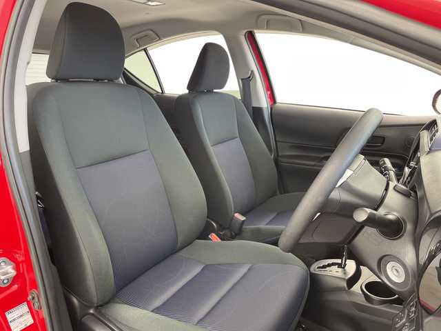 トヨタ アクア S 岐阜県 2017(平29)年 1.4万km スーパーレッドⅤ 純正SDナビ/CD/DVD/Bluetooth/フルセグTV/バックカメラ/寒冷地仕様/トラクションコントロール/車両安定性制御システム/電動格納ミラー/社外15インチアルミホイール/ドアバイザー