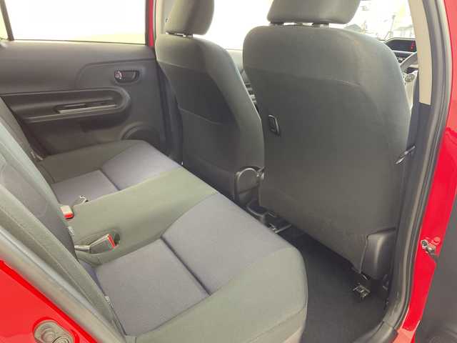 トヨタ アクア S 岐阜県 2017(平29)年 1.4万km スーパーレッドⅤ 純正SDナビ/CD/DVD/Bluetooth/フルセグTV/バックカメラ/寒冷地仕様/トラクションコントロール/車両安定性制御システム/電動格納ミラー/社外15インチアルミホイール/ドアバイザー