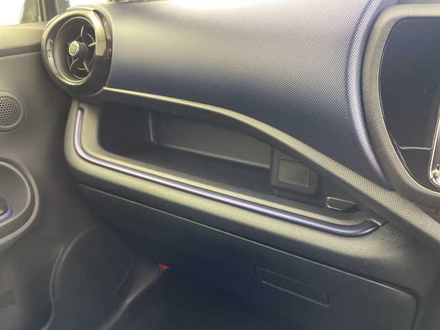 トヨタ アクア S 岐阜県 2017(平29)年 1.4万km スーパーレッドⅤ 純正SDナビ/CD/DVD/Bluetooth/フルセグTV/バックカメラ/寒冷地仕様/トラクションコントロール/車両安定性制御システム/電動格納ミラー/社外15インチアルミホイール/ドアバイザー