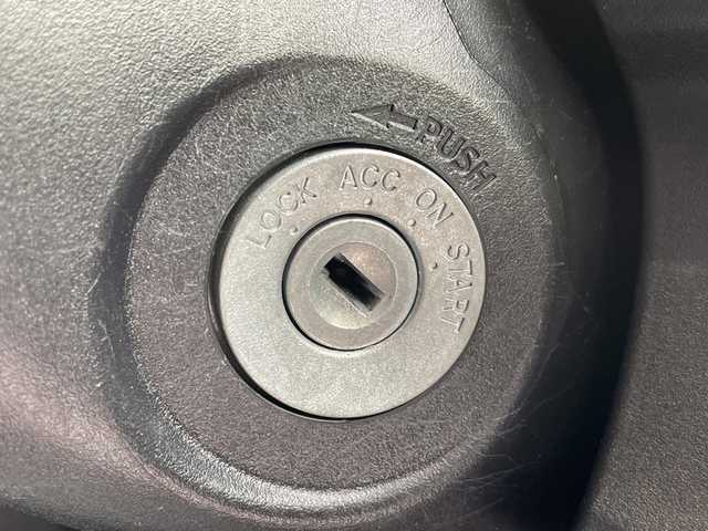 トヨタ アクア S 岐阜県 2017(平29)年 1.4万km スーパーレッドⅤ 純正SDナビ/CD/DVD/Bluetooth/フルセグTV/バックカメラ/寒冷地仕様/トラクションコントロール/車両安定性制御システム/電動格納ミラー/社外15インチアルミホイール/ドアバイザー