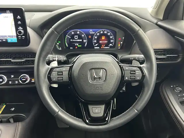 ホンダ ＺＲ－Ｖ ハイブリッド e:HEV Z 熊本県 2023(令5)年 1.6万km スーパープラチナグレーメタリック 禁煙車　/ＢＯＳＥサウンド　/純正ナビ（ＡｐｐｌＣａｒＰｌａｙ・ＡｎｄｒｏｉｄＡｕｔｏ・フルセグ）/全周囲カメラ　/ビルトインＥＴＣ２．０　/衝突軽減ブレーキ/ブラインドスポットモニター/アダブティブクルーズコントロール/先行車発進お知らせ機能/レーンキープアシスト/路外逸脱制御機能/標識認識機能　/横滑り防止/ダウンヒルアシスト/パワーバックドア　/前席シートヒーター/ステアリングヒーター/前席パワーシート/置くだけ充電/パドルシフト/オートライト/LEDヘッドライト/フォグライト/スマートキー/プッシュスタート/スペアキー1本/保証書/取扱説明書