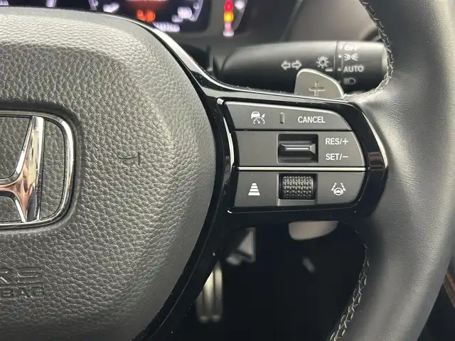 ホンダ ＺＲ－Ｖ ハイブリッド e:HEV Z 熊本県 2023(令5)年 1.6万km スーパープラチナグレーメタリック 禁煙車　/ＢＯＳＥサウンド　/純正ナビ（ＡｐｐｌＣａｒＰｌａｙ・ＡｎｄｒｏｉｄＡｕｔｏ・フルセグ）/全周囲カメラ　/ビルトインＥＴＣ２．０　/衝突軽減ブレーキ/ブラインドスポットモニター/アダブティブクルーズコントロール/先行車発進お知らせ機能/レーンキープアシスト/路外逸脱制御機能/標識認識機能　/横滑り防止/ダウンヒルアシスト/パワーバックドア　/前席シートヒーター/ステアリングヒーター/前席パワーシート/置くだけ充電/パドルシフト/オートライト/LEDヘッドライト/フォグライト/スマートキー/プッシュスタート/スペアキー1本/保証書/取扱説明書