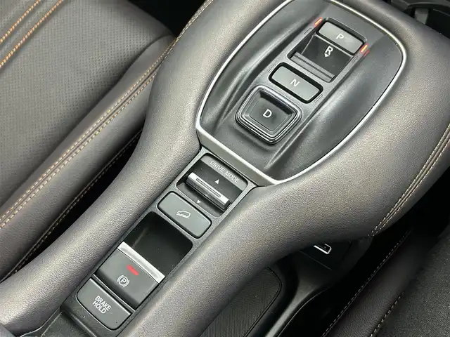 ホンダ ＺＲ－Ｖ ハイブリッド e:HEV Z 熊本県 2023(令5)年 1.6万km スーパープラチナグレーメタリック 禁煙車　/ＢＯＳＥサウンド　/純正ナビ（ＡｐｐｌＣａｒＰｌａｙ・ＡｎｄｒｏｉｄＡｕｔｏ・フルセグ）/全周囲カメラ　/ビルトインＥＴＣ２．０　/衝突軽減ブレーキ/ブラインドスポットモニター/アダブティブクルーズコントロール/先行車発進お知らせ機能/レーンキープアシスト/路外逸脱制御機能/標識認識機能　/横滑り防止/ダウンヒルアシスト/パワーバックドア　/前席シートヒーター/ステアリングヒーター/前席パワーシート/置くだけ充電/パドルシフト/オートライト/LEDヘッドライト/フォグライト/スマートキー/プッシュスタート/スペアキー1本/保証書/取扱説明書