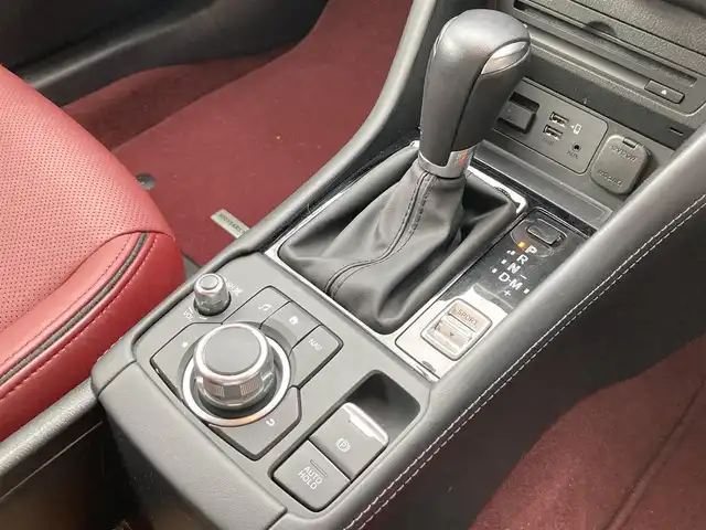 マツダ ＣＸ－３ 15S 100周年特別記念車 長崎県 2020(令2)年 5.9万km スノーフレイクホワイトパールマイカ BOSEサウンド/衝突被害軽減ブレーキ/レーダークルーズコントロール/レーンキープアシスト/メーカーOP・SDナビ/(Bluetooth接続・フルセグTV・DVD再生)/全方位カメラ・バックカメラ/前後ドライブレコーダー/ETC/赤革シート/・パワーシート/・シートヒーター/ステアリングヒーター/コーナーセンサー/横すべり防止装置/ヘッドアップディスプレイ/電子パーキング/オートホールド機能/MTモード付AT/パドルシフト