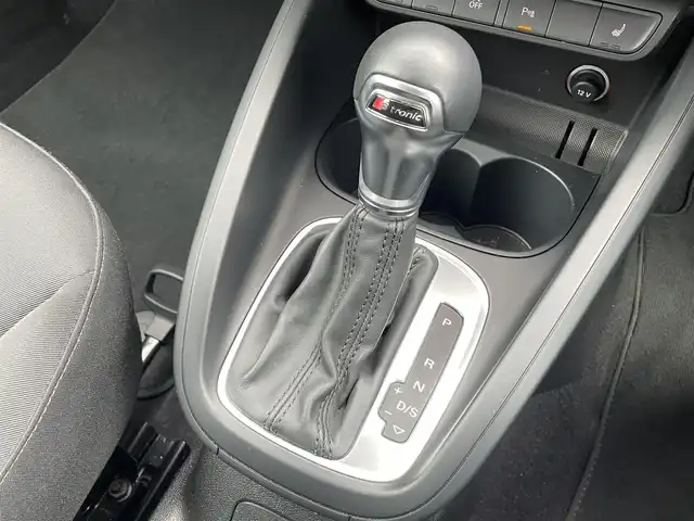 アウディ Ａ１ SB ミッドナイトリミテッド 香川県 2018(平30)年 5.1万km グレイシアホワイトメタリック 純正ナビ/フルセグTV/BT/CD/コーナーセンサー/スマートキー/ETC/Fドライブレコーダー/純正17インチアルミ/キセノンヘッドライト/オートライト