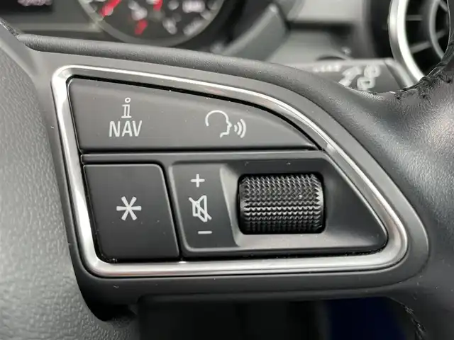 アウディ Ａ１ SB ミッドナイトリミテッド 香川県 2018(平30)年 5.1万km グレイシアホワイトメタリック 純正ナビ/フルセグTV/BT/CD/コーナーセンサー/スマートキー/ETC/Fドライブレコーダー/純正17インチアルミ/キセノンヘッドライト/オートライト