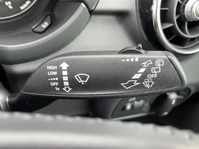 アウディ Ａ１ SB ミッドナイトリミテッド 香川県 2018(平30)年 5.1万km グレイシアホワイトメタリック 純正ナビ/フルセグTV/BT/CD/コーナーセンサー/スマートキー/ETC/Fドライブレコーダー/純正17インチアルミ/キセノンヘッドライト/オートライト