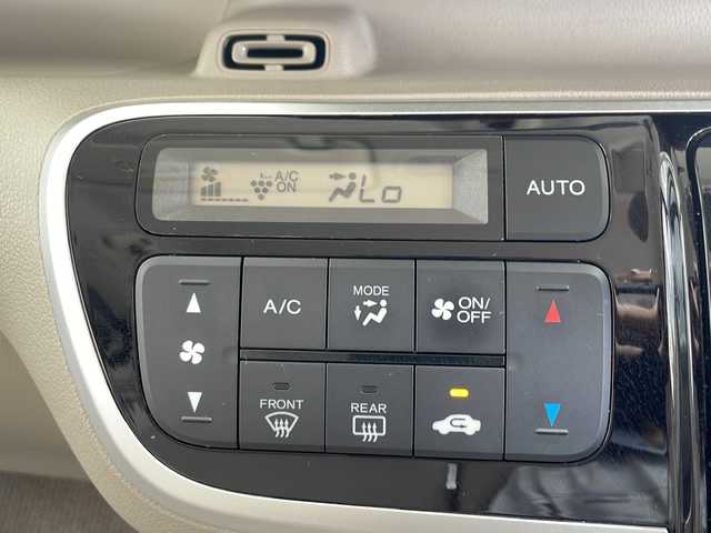 ホンダ Ｎ ＢＯＸ スラッシュ G Aパッケージ 愛知県 2015(平27)年 5.6万km プレミアムホワイトパールⅡ 純正7インチSD（ナビあり）/ワンセグTV/CD DVD/Bluetooth/バックカメラ/オートライト/ETC/キセノンヘッドライト/ステアリングスイッチ/スマートキー/プッシュスタート/横滑り防止装置/レーンキープアシスト