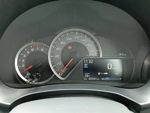 トヨタ ヴィッツ F 福井県 2014(平26)年 6.6万km ブラックマイカ カーオーディオ/・（FM/AM/CD）/横滑り防止装置/ライトレベライザー/電動格納ウィンカーミラー/サマータイヤ積込/ホイールキャップ積込/純正フロアマット/スマートキー