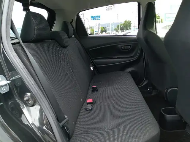 トヨタ ヴィッツ F 福井県 2014(平26)年 6.6万km ブラックマイカ カーオーディオ/・（FM/AM/CD）/横滑り防止装置/ライトレベライザー/電動格納ウィンカーミラー/サマータイヤ積込/ホイールキャップ積込/純正フロアマット/スマートキー