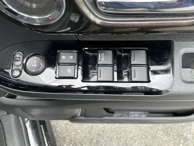 ホンダ Ｎ ＢＯＸ カスタム G L ホンダセンシング 福岡県 2017(平29)年 10.8万km クリスタルブラックパール (株)IDOMが運営する【じしゃロン八幡西店】の自社ローン専用車両になります。こちらは現金またはオートローンご利用時の価格です。自社ローンご希望の方は別途その旨お申付け下さい/純正8インチナビ(VXU-185NBi)/【Bluetooth・CD・DVD・TV】/バックカメラ/純正アルミホイール/純正フロアマット/純正リアスポイラー/フロントフォグランプ/LED/ETC/パワースライドドア/プッシュスタート/スマートキー/カーテンエアバック