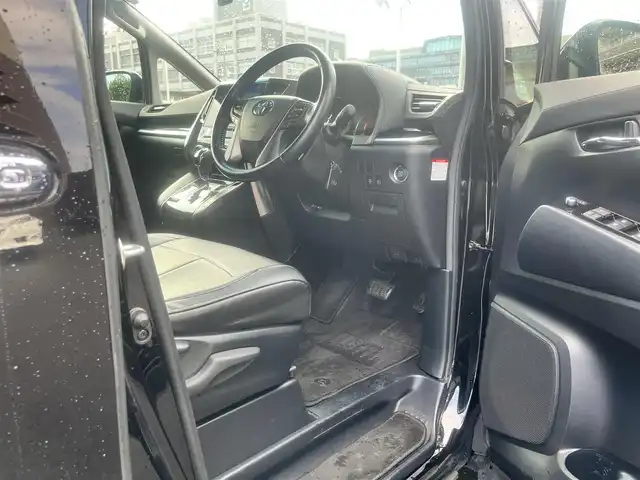 トヨタ アルファード S Aパッケージ 島根県 2019(平31)年 4万km ブラック アルパイン製１１型メモリナビ(アルファード専用)/アルパイン製フリップダウンモニター/TRDフロントスポイラー/フルセグTV ・ DVD再生/バックカメラ ・ Bluetooth/ETC ・ ドラレコ/両側パワースライドドア/助手席+2列目オットマン/クルーズコントロール/オートライト/ハイビーム/電子パーキングブレーキ(ホールド機能付)/衝突軽減ブレーキ・レーンアシスト　/前後コーナーセンサー　/純正LEDヘッドライト/純正フォグランプ/1・2列目レザー調シートカバー/純正18インチアルミホイール　/純正フロアマット/スペアキー1本/保証書・取扱説明書