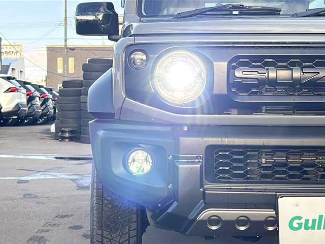 スズキ ジムニー シエラ JC 道北・旭川 2024(令6)年 0.6万km ミディアムグレー /４WD//禁煙車//ワンオーナー//衝突軽減システム//レーンキープアシスト//クルーズコントロール//社外ディスプレイオーディオ/BT/ラジオ/アンドロイドオート/アップルカープレイ//バックカメラ//社外ミラー型ドライブレコーダー//社外スロットルコントローラー//アイドリングストップ//オートエアコン//ミラーヒーター//前席シートヒーター//革巻きステアリング//ステアリングスイッチ//オートライト//LEDヘッドライト//フォグランプ//ミラーウィンカー//ヘッドライトウォッシャー//電動格納ミラー//ドアバイザー//社外テールランプ//社外AWマッドタイヤ積込み//保証書//取説