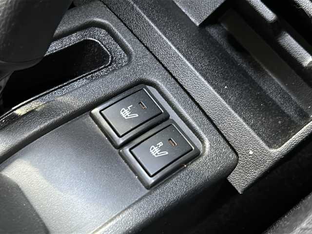 スズキ ジムニー シエラ JC 道北・旭川 2024(令6)年 0.6万km ミディアムグレー /４WD//禁煙車//ワンオーナー//衝突軽減システム//レーンキープアシスト//クルーズコントロール//社外ディスプレイオーディオ/BT/ラジオ/アンドロイドオート/アップルカープレイ//バックカメラ//社外ミラー型ドライブレコーダー//社外スロットルコントローラー//アイドリングストップ//オートエアコン//ミラーヒーター//前席シートヒーター//革巻きステアリング//ステアリングスイッチ//オートライト//LEDヘッドライト//フォグランプ//ミラーウィンカー//ヘッドライトウォッシャー//電動格納ミラー//ドアバイザー//社外テールランプ//社外AWマッドタイヤ積込み//保証書//取説