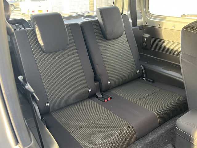 スズキ ジムニー シエラ JC 道北・旭川 2024(令6)年 0.6万km ミディアムグレー /４WD//禁煙車//ワンオーナー//衝突軽減システム//レーンキープアシスト//クルーズコントロール//社外ディスプレイオーディオ/BT/ラジオ/アンドロイドオート/アップルカープレイ//バックカメラ//社外ミラー型ドライブレコーダー//社外スロットルコントローラー//アイドリングストップ//オートエアコン//ミラーヒーター//前席シートヒーター//革巻きステアリング//ステアリングスイッチ//オートライト//LEDヘッドライト//フォグランプ//ミラーウィンカー//ヘッドライトウォッシャー//電動格納ミラー//ドアバイザー//社外テールランプ//社外AWマッドタイヤ積込み//保証書//取説