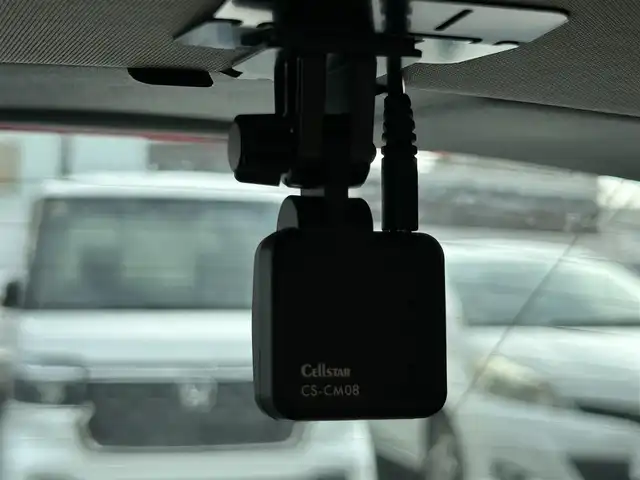 ボルボ Ｖ４０ T3 インスクリプション 福岡県 2019(平31)年 3.2万km パール 純正ナビ（AM/FM/BT/USB/iPod/ディスク）/ブラインドスポットモニター/Harman/Kardonプレミアムサウンド/アダプティブクルーズコントロール/前席パワーシート（運転席メモリ付）/前席シートヒーター/バックカメラ/前後ドライブレコーダー/ビルトインETC/本革巻ステアリング（パドルシフト付）/クリアランスソナー/USB入力端子/LEDヘッドライト/アイドリングストップ/レーンキープアシスト/フロアマット/純正17インチアルミホイール/スペアキー/取扱説明書/保証書