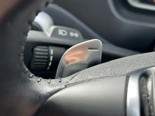 ボルボ Ｖ４０ T3 インスクリプション 福岡県 2019(平31)年 3.2万km パール 純正ナビ（AM/FM/BT/USB/iPod/ディスク）/ブラインドスポットモニター/Harman/Kardonプレミアムサウンド/アダプティブクルーズコントロール/前席パワーシート（運転席メモリ付）/前席シートヒーター/バックカメラ/前後ドライブレコーダー/ビルトインETC/本革巻ステアリング（パドルシフト付）/クリアランスソナー/USB入力端子/LEDヘッドライト/アイドリングストップ/レーンキープアシスト/フロアマット/純正17インチアルミホイール/スペアキー/取扱説明書/保証書