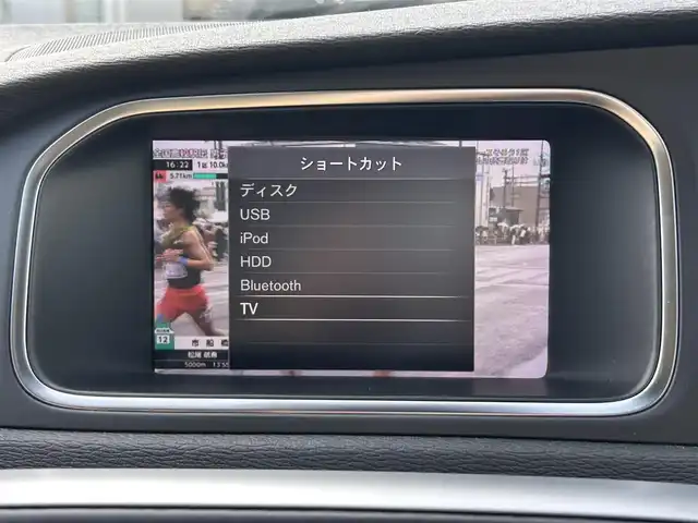 ボルボ Ｖ４０ T3 インスクリプション 福岡県 2019(平31)年 3.2万km パール 純正ナビ（AM/FM/BT/USB/iPod/ディスク）/ブラインドスポットモニター/Harman/Kardonプレミアムサウンド/アダプティブクルーズコントロール/前席パワーシート（運転席メモリ付）/前席シートヒーター/バックカメラ/前後ドライブレコーダー/ビルトインETC/本革巻ステアリング（パドルシフト付）/クリアランスソナー/USB入力端子/LEDヘッドライト/アイドリングストップ/レーンキープアシスト/フロアマット/純正17インチアルミホイール/スペアキー/取扱説明書/保証書