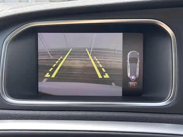 ボルボ Ｖ４０ T3 インスクリプション 福岡県 2019(平31)年 3.2万km パール 純正ナビ（AM/FM/BT/USB/iPod/ディスク）/ブラインドスポットモニター/Harman/Kardonプレミアムサウンド/アダプティブクルーズコントロール/前席パワーシート（運転席メモリ付）/前席シートヒーター/バックカメラ/前後ドライブレコーダー/ビルトインETC/本革巻ステアリング（パドルシフト付）/クリアランスソナー/USB入力端子/LEDヘッドライト/アイドリングストップ/レーンキープアシスト/フロアマット/純正17インチアルミホイール/スペアキー/取扱説明書/保証書
