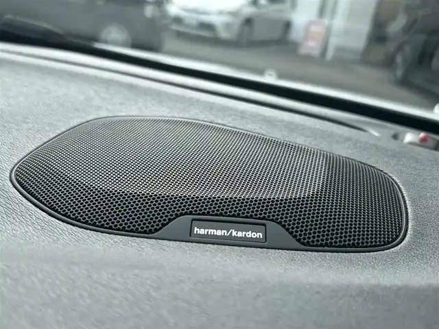 ボルボ Ｖ４０ T3 インスクリプション 福岡県 2019(平31)年 3.2万km パール 純正ナビ（AM/FM/BT/USB/iPod/ディスク）/ブラインドスポットモニター/Harman/Kardonプレミアムサウンド/アダプティブクルーズコントロール/前席パワーシート（運転席メモリ付）/前席シートヒーター/バックカメラ/前後ドライブレコーダー/ビルトインETC/本革巻ステアリング（パドルシフト付）/クリアランスソナー/USB入力端子/LEDヘッドライト/アイドリングストップ/レーンキープアシスト/フロアマット/純正17インチアルミホイール/スペアキー/取扱説明書/保証書