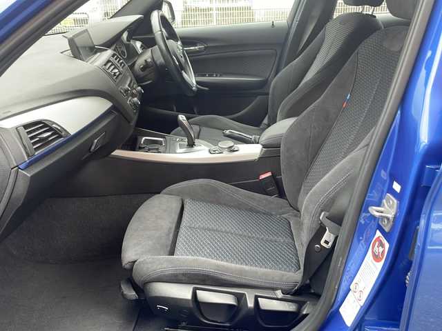 ＢＭＷ １１６ｉ Mスポーツ 宮崎県 2015(平27)年 5.7万km マリナベイブルー 純正ナビ Bluetooth バックカメラ CDチェンジャー ETC 前方ドライブレコーダー ハーフレザーシート 純正フロアマット 純正アルミホイール LEDライト オートライト アイドリングストップ