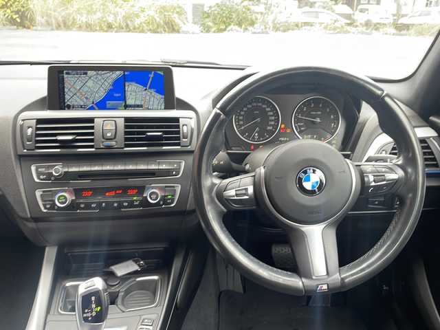 ＢＭＷ １１６ｉ Mスポーツ 宮崎県 2015(平27)年 5.7万km マリナベイブルー 純正ナビ Bluetooth バックカメラ CDチェンジャー ETC 前方ドライブレコーダー ハーフレザーシート 純正フロアマット 純正アルミホイール LEDライト オートライト アイドリングストップ
