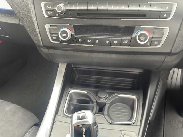 ＢＭＷ １１６ｉ Mスポーツ 宮崎県 2015(平27)年 5.7万km マリナベイブルー 純正ナビ Bluetooth バックカメラ CDチェンジャー ETC 前方ドライブレコーダー ハーフレザーシート 純正フロアマット 純正アルミホイール LEDライト オートライト アイドリングストップ