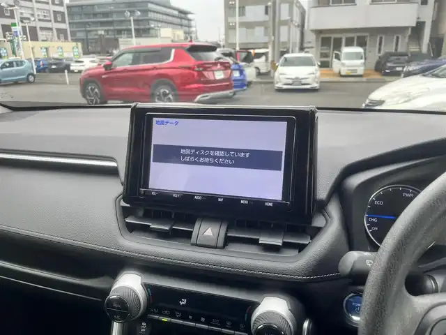 トヨタ ＲＡＶ４ ハイブリットX 島根県 2019(令1)年 4.8万km ホワイトパールクリスタルシャイン ワンオーナー　/純正９インチＳＤナビ　/（フルセグＴＶ・ＤＶＤ再生・Ｂｌｕｅｔｏｏｔｈ接続）/バックカメラ　/前後ドライブレコーダー/ビルトインＥＴＣ　/レーダークルーズコントロール/レーンキープアシスト/衝突軽減システム/ブラインドスポットモニター/インテリジェンスクリアランスソナー/オートハイビーム／ライト/デジタルインナーミラー/純正LEDヘッドライト/純正17インチアルミホイール/ハーフレザー調シートカバー/純正フロアマット/取扱説明書／保証書/スペアキー1本