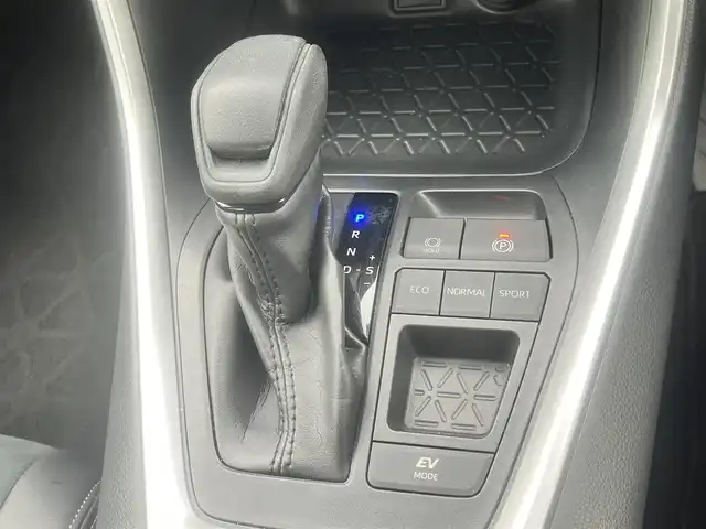 トヨタ ＲＡＶ４ ハイブリットX 島根県 2019(令1)年 4.8万km ホワイトパールクリスタルシャイン ワンオーナー　/純正９インチＳＤナビ　/（フルセグＴＶ・ＤＶＤ再生・Ｂｌｕｅｔｏｏｔｈ接続）/バックカメラ　/前後ドライブレコーダー/ビルトインＥＴＣ　/レーダークルーズコントロール/レーンキープアシスト/衝突軽減システム/ブラインドスポットモニター/インテリジェンスクリアランスソナー/オートハイビーム／ライト/デジタルインナーミラー/純正LEDヘッドライト/純正17インチアルミホイール/ハーフレザー調シートカバー/純正フロアマット/取扱説明書／保証書/スペアキー1本