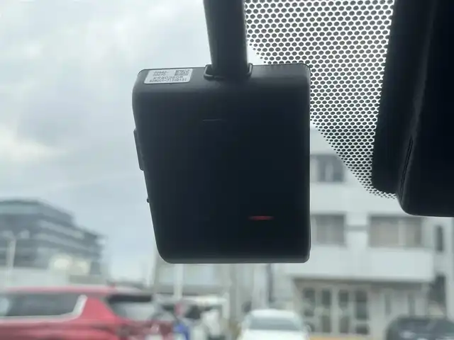 トヨタ ＲＡＶ４ ハイブリットX 島根県 2019(令1)年 4.8万km ホワイトパールクリスタルシャイン ワンオーナー　/純正９インチＳＤナビ　/（フルセグＴＶ・ＤＶＤ再生・Ｂｌｕｅｔｏｏｔｈ接続）/バックカメラ　/前後ドライブレコーダー/ビルトインＥＴＣ　/レーダークルーズコントロール/レーンキープアシスト/衝突軽減システム/ブラインドスポットモニター/インテリジェンスクリアランスソナー/オートハイビーム／ライト/デジタルインナーミラー/純正LEDヘッドライト/純正17インチアルミホイール/ハーフレザー調シートカバー/純正フロアマット/取扱説明書／保証書/スペアキー1本