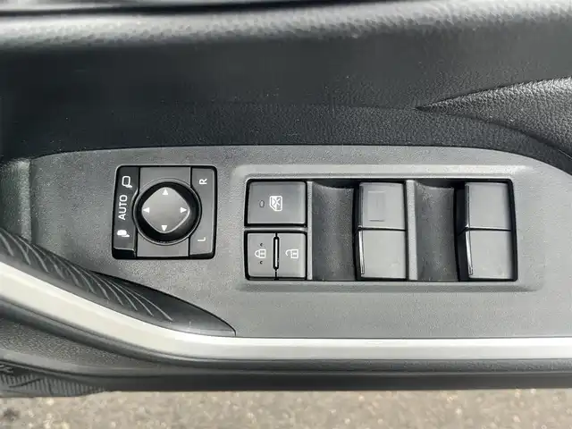 トヨタ ＲＡＶ４ ハイブリットX 島根県 2019(令1)年 4.8万km ホワイトパールクリスタルシャイン ワンオーナー　/純正９インチＳＤナビ　/（フルセグＴＶ・ＤＶＤ再生・Ｂｌｕｅｔｏｏｔｈ接続）/バックカメラ　/前後ドライブレコーダー/ビルトインＥＴＣ　/レーダークルーズコントロール/レーンキープアシスト/衝突軽減システム/ブラインドスポットモニター/インテリジェンスクリアランスソナー/オートハイビーム／ライト/デジタルインナーミラー/純正LEDヘッドライト/純正17インチアルミホイール/ハーフレザー調シートカバー/純正フロアマット/取扱説明書／保証書/スペアキー1本